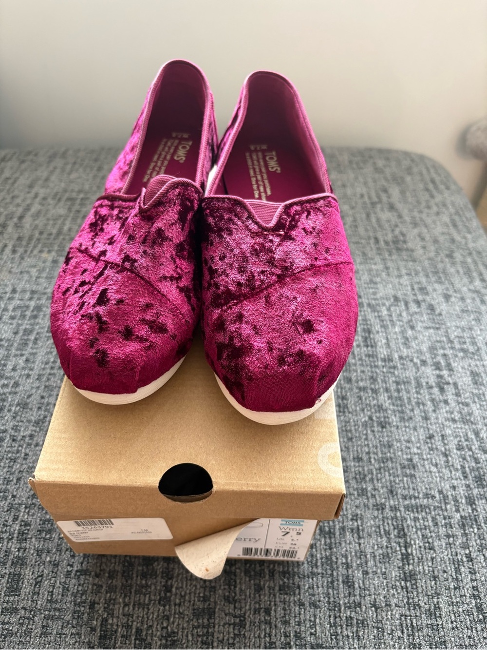 Toms Velvet Slip-On Flats in Deep Magenta Sz 7.5 New in Box